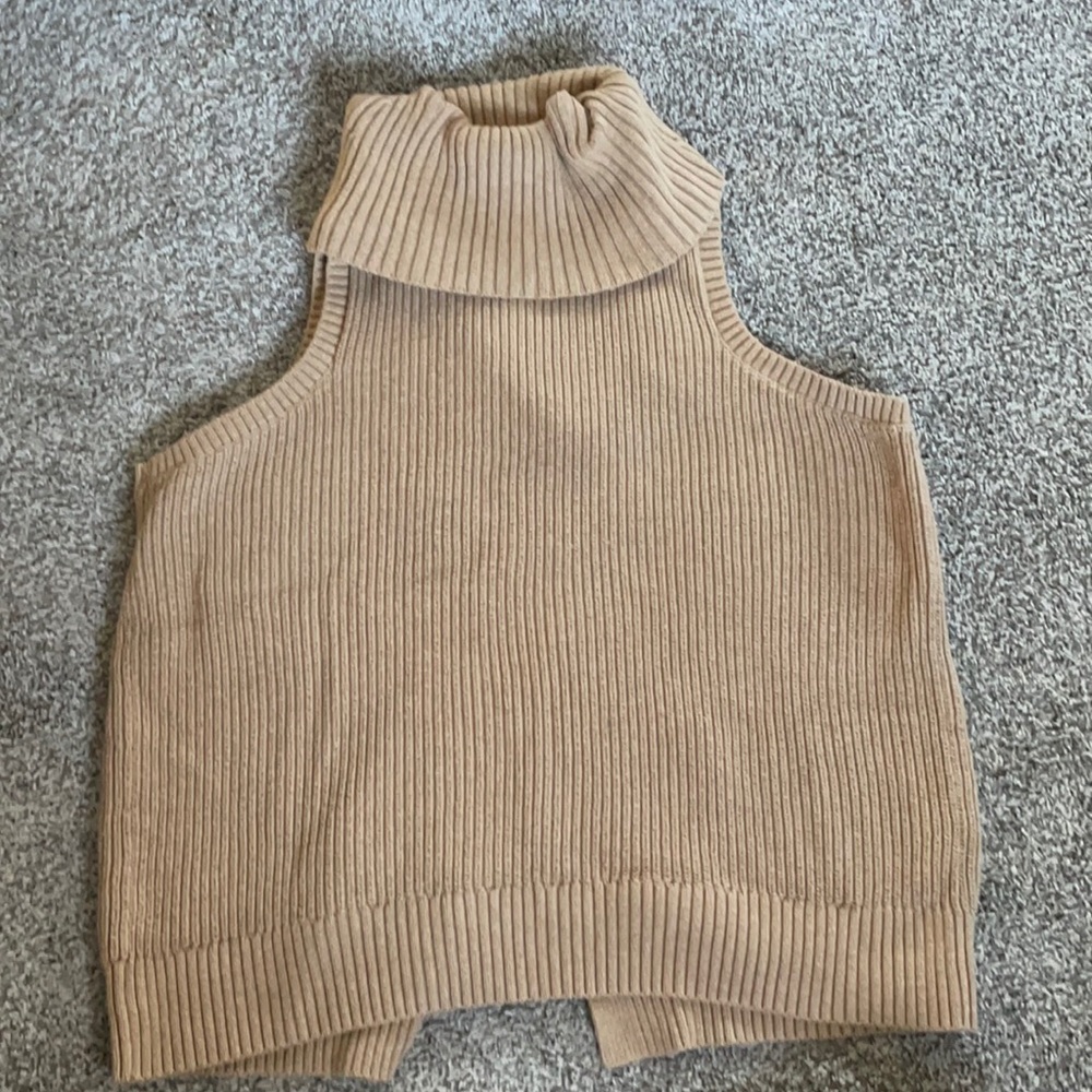 XL turtleneck sleeveless sweater